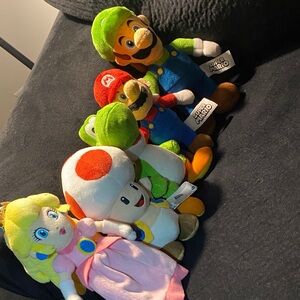 Nintendo Super Mario Plush Toy Collection - Luigi, Mario, Yoshi, toad princess